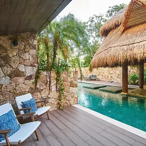 Luxury Poolside Gem With Pool, Jacuzzi & Gym Tulum